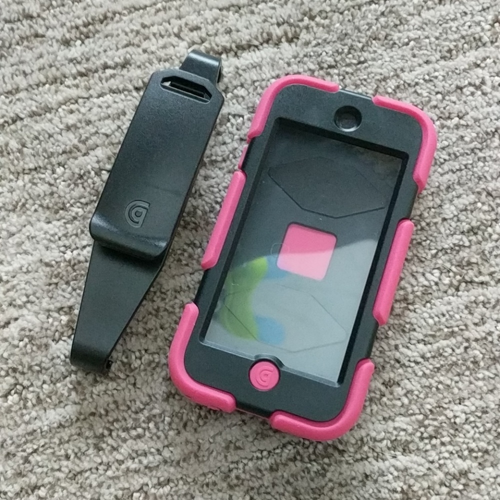 Griffin Survivor Case for IPod Touch. Gently Used